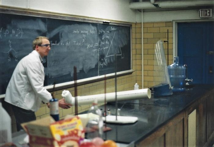 2002-2002-stahl-john-classroom-experiments.jpg